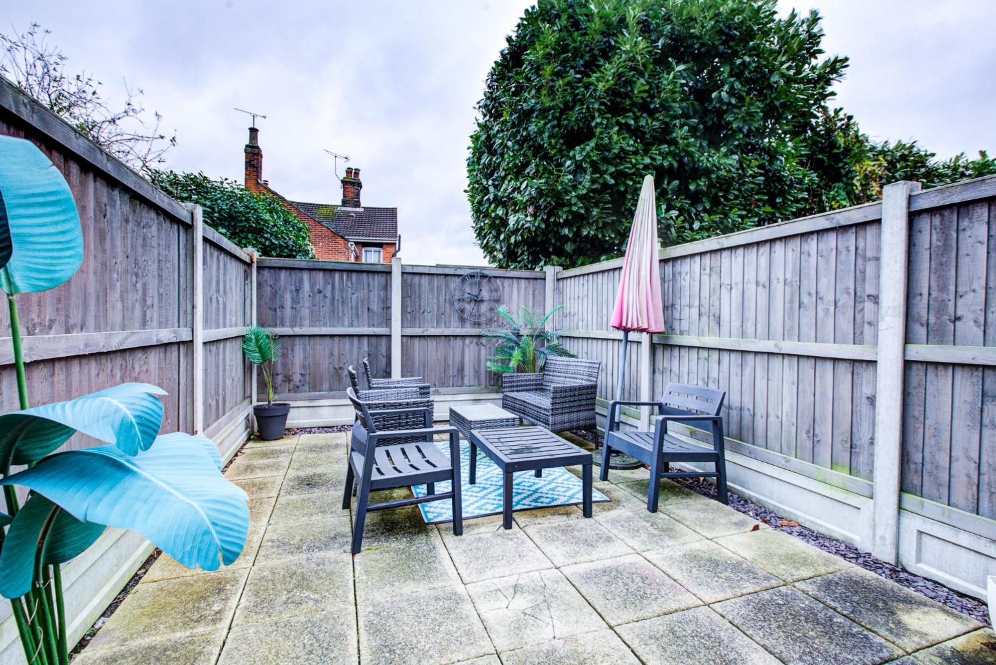 'Number 11' Central Colchester - Super Convenient 2 X Double Bed 1 X Single Bed Cottage Plus Office & Garden, 8 Min Walk Nth Station & Town Ctr, 2 Min Walk Local Shops & Restaurants Buitenkant foto